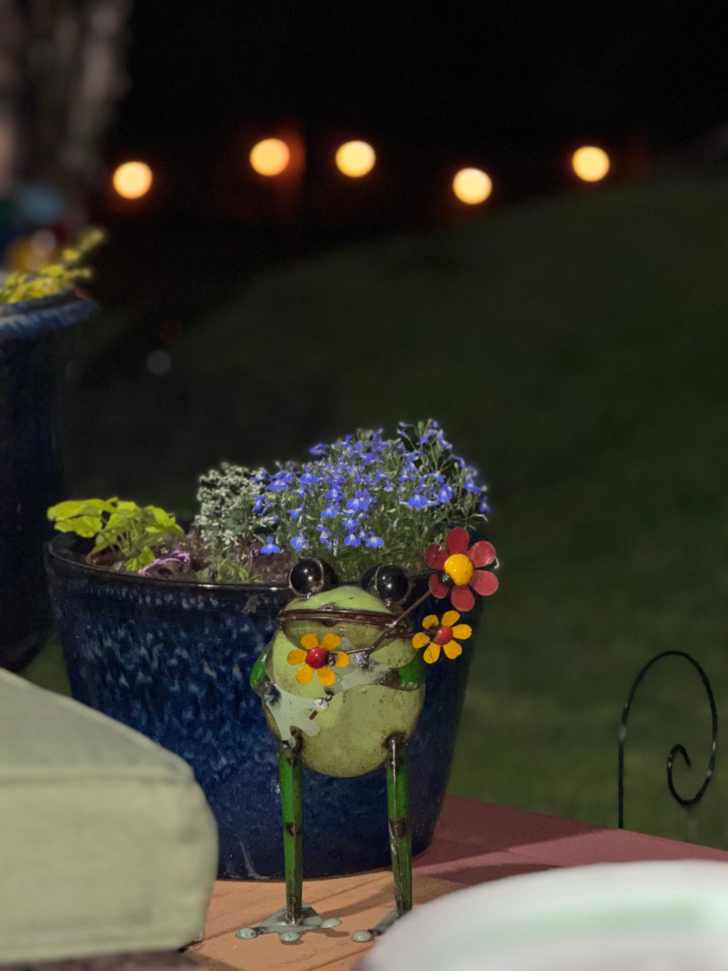Iron Standing Frog With Flower • Garden Statue Decor